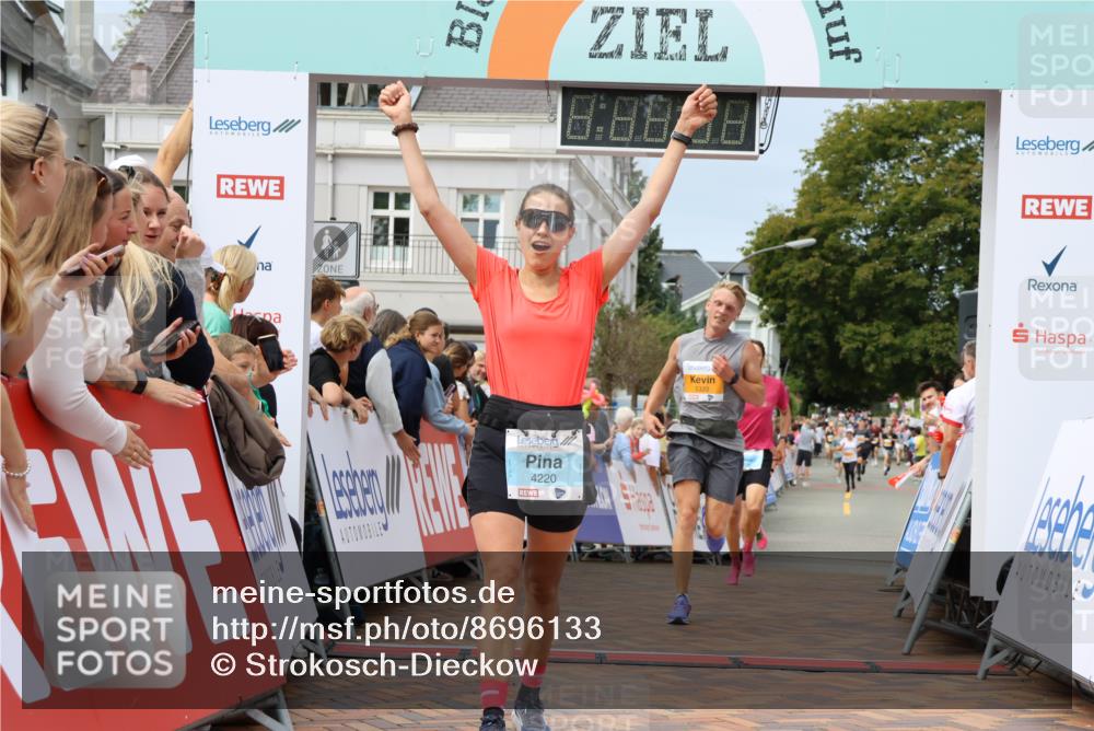 31.08.2025 - 21. Blankeneser Heldenlauf Strokosch-Dieckow http://msf.ph/oto/8696133 31.08.2025 12:28:27 Ziel 5320, 5540, 5813, 4220, 4424 meine-sportfotos.de