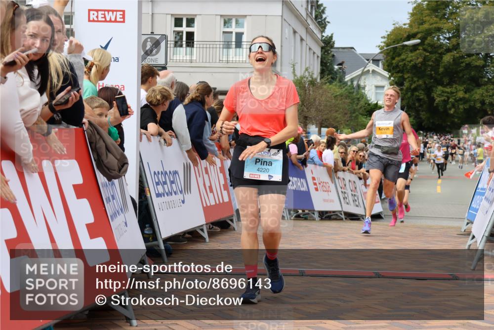 31.08.2025 - 21. Blankeneser Heldenlauf Strokosch-Dieckow http://msf.ph/oto/8696143 31.08.2025 12:28:26 Ziel 5320, 5540, 5813, 4220, 4424 meine-sportfotos.de