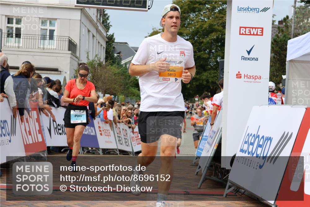 31.08.2025 - 21. Blankeneser Heldenlauf Strokosch-Dieckow http://msf.ph/oto/8696152 31.08.2025 12:28:24 Ziel 5320, 5813, 4220, 4424 meine-sportfotos.de