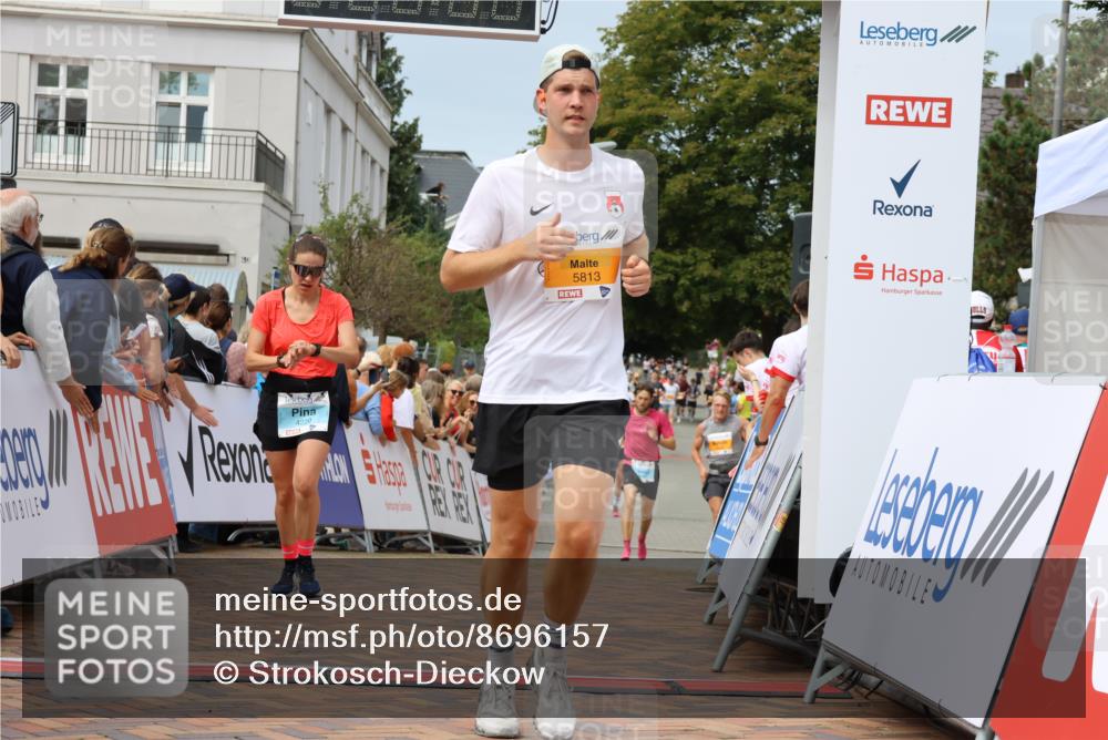 31.08.2025 - 21. Blankeneser Heldenlauf Strokosch-Dieckow http://msf.ph/oto/8696157 31.08.2025 12:28:24 Ziel 5320, 5813, 4220, 4424 meine-sportfotos.de