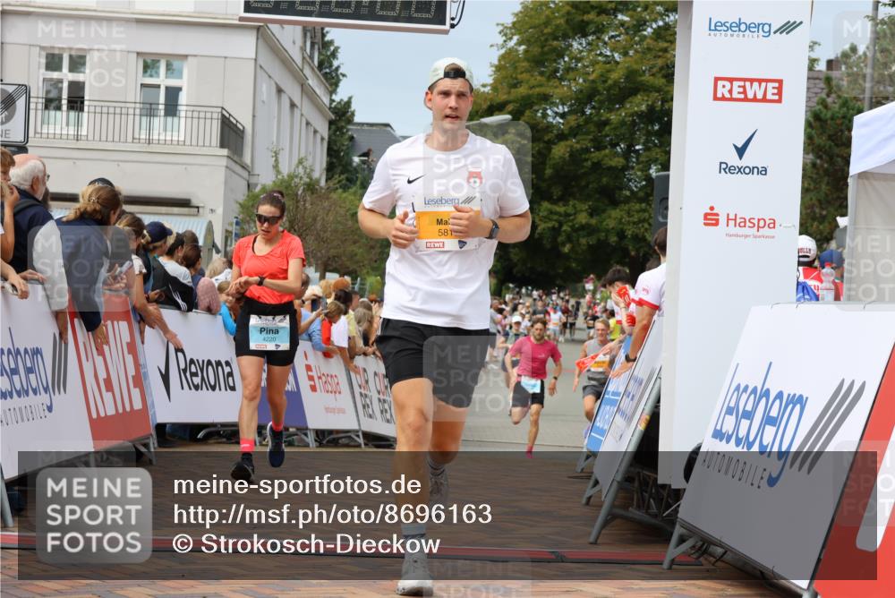 31.08.2025 - 21. Blankeneser Heldenlauf Strokosch-Dieckow http://msf.ph/oto/8696163 31.08.2025 12:28:24 Ziel 5320, 5813, 4220, 4424 meine-sportfotos.de