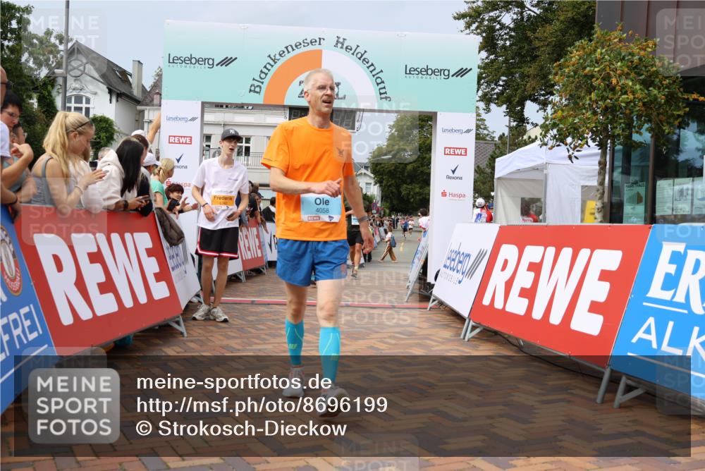 31.08.2025 - 21. Blankeneser Heldenlauf Strokosch-Dieckow http://msf.ph/oto/8696199 31.08.2025 12:28:01 Ziel 5322, 5278, 4058, 4030, 4123 meine-sportfotos.de