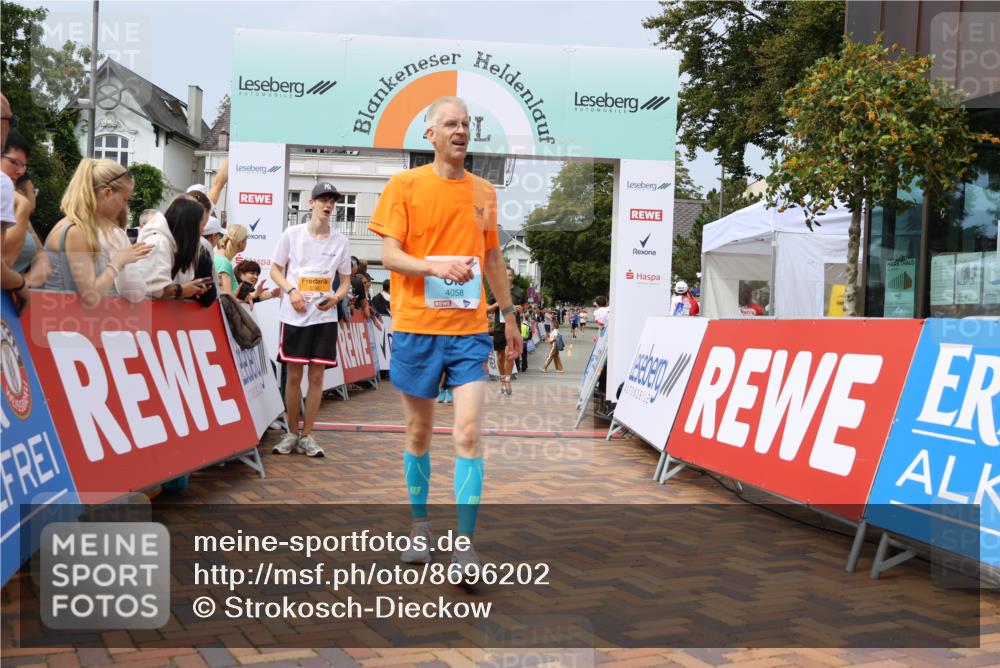31.08.2025 - 21. Blankeneser Heldenlauf Strokosch-Dieckow http://msf.ph/oto/8696202 31.08.2025 12:28:01 Ziel 5322, 5278, 4058, 4030, 4123 meine-sportfotos.de