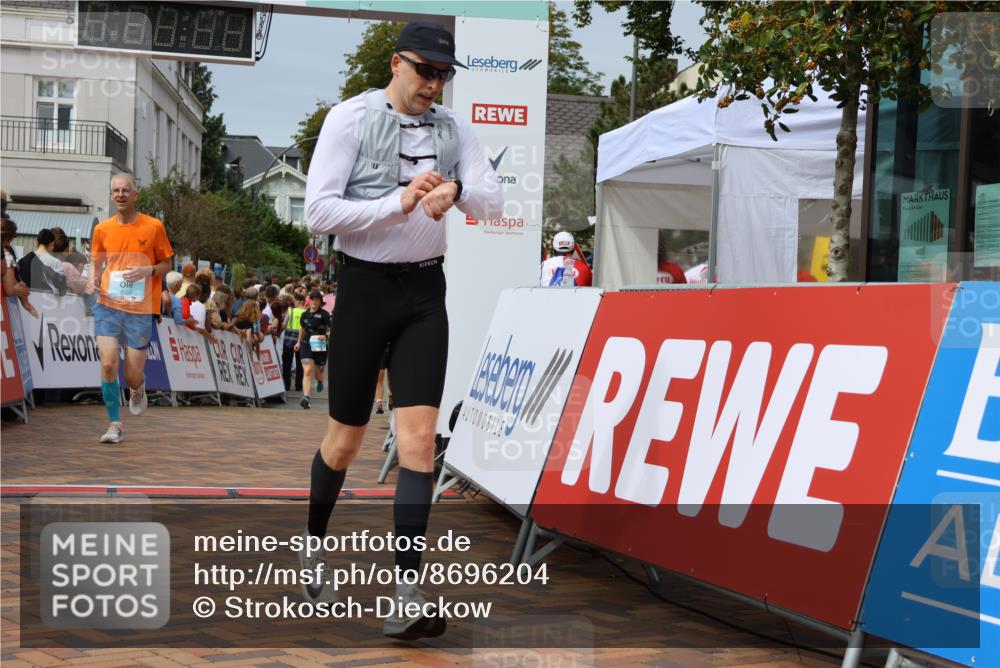 31.08.2025 - 21. Blankeneser Heldenlauf Strokosch-Dieckow http://msf.ph/oto/8696204 31.08.2025 12:27:58 Ziel 5322, 4058, 4030 meine-sportfotos.de