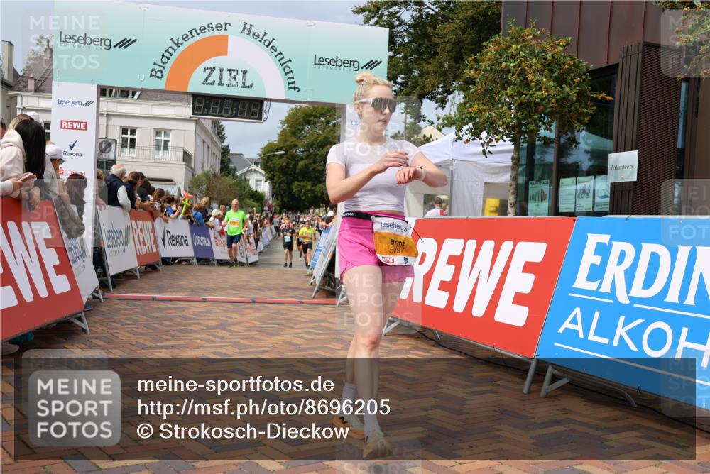 31.08.2025 - 21. Blankeneser Heldenlauf Strokosch-Dieckow http://msf.ph/oto/8696205 31.08.2025 12:23:07 Ziel 5709, 5797, 5144, 4358, 4025, 4426 meine-sportfotos.de