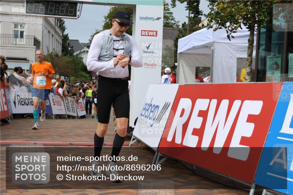 31.08.2025 - 21. Blankeneser Heldenlauf Strokosch-Dieckow http://msf.ph/oto/8696206 31.08.2025 12:27:58 Ziel 5322, 4058, 4030 meine-sportfotos.de