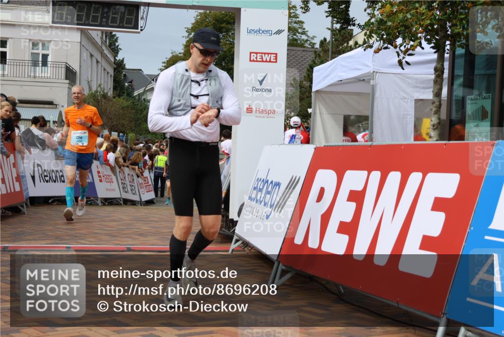 31.08.2025 - 21. Blankeneser Heldenlauf Strokosch-Dieckow http://msf.ph/oto/8696208 31.08.2025 12:27:58 Ziel 5322, 4058, 4030 meine-sportfotos.de
