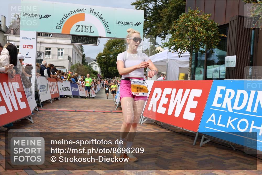 31.08.2025 - 21. Blankeneser Heldenlauf Strokosch-Dieckow http://msf.ph/oto/8696209 31.08.2025 12:23:07 Ziel 5709, 5797, 5144, 4358, 4025, 4426 meine-sportfotos.de