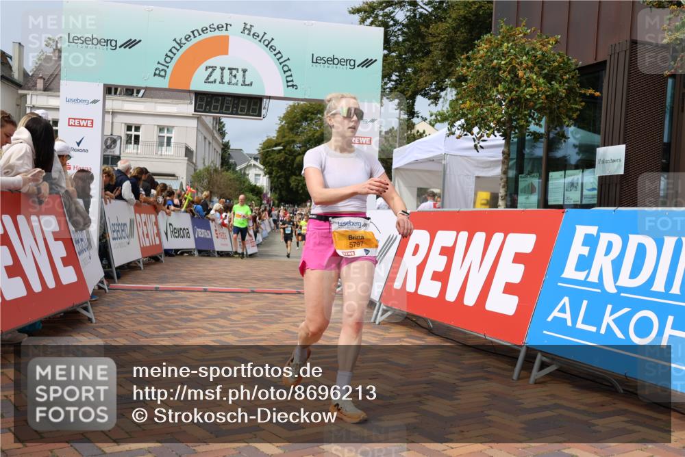 31.08.2025 - 21. Blankeneser Heldenlauf Strokosch-Dieckow http://msf.ph/oto/8696213 31.08.2025 12:23:07 Ziel 5709, 5797, 5144, 4358, 4025, 4426 meine-sportfotos.de