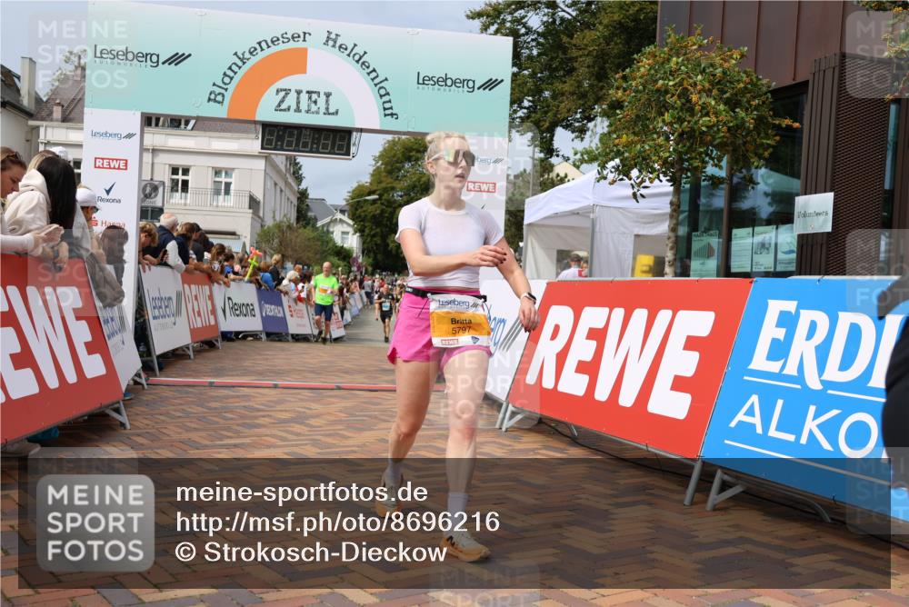 31.08.2025 - 21. Blankeneser Heldenlauf Strokosch-Dieckow http://msf.ph/oto/8696216 31.08.2025 12:23:07 Ziel 5709, 5797, 5144, 4358, 4025, 4426 meine-sportfotos.de