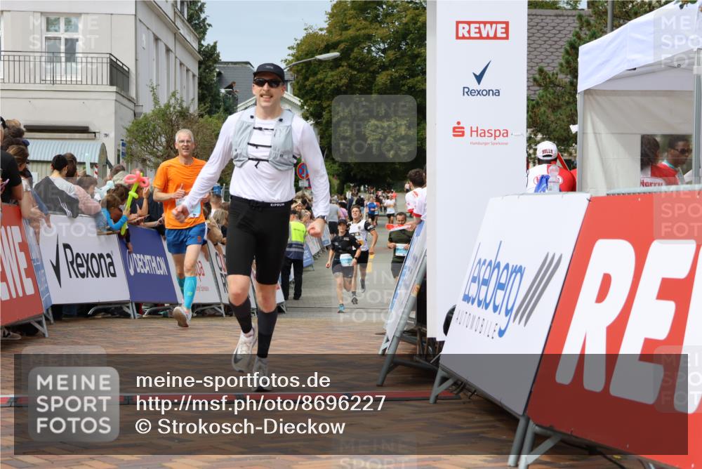 31.08.2025 - 21. Blankeneser Heldenlauf Strokosch-Dieckow http://msf.ph/oto/8696227 31.08.2025 12:27:56 Ziel 5322, 5433, 4269, 4058 meine-sportfotos.de