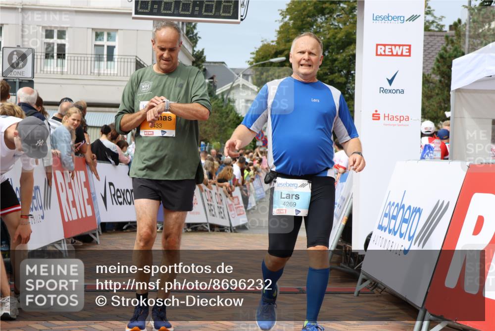 31.08.2025 - 21. Blankeneser Heldenlauf Strokosch-Dieckow http://msf.ph/oto/8696232 31.08.2025 12:27:50 Ziel 5433, 5742, 4269 meine-sportfotos.de