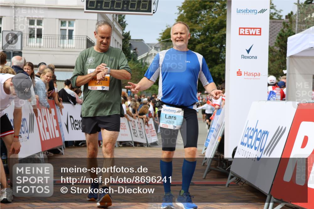 31.08.2025 - 21. Blankeneser Heldenlauf Strokosch-Dieckow http://msf.ph/oto/8696241 31.08.2025 12:27:50 Ziel 5433, 5742, 4269 meine-sportfotos.de