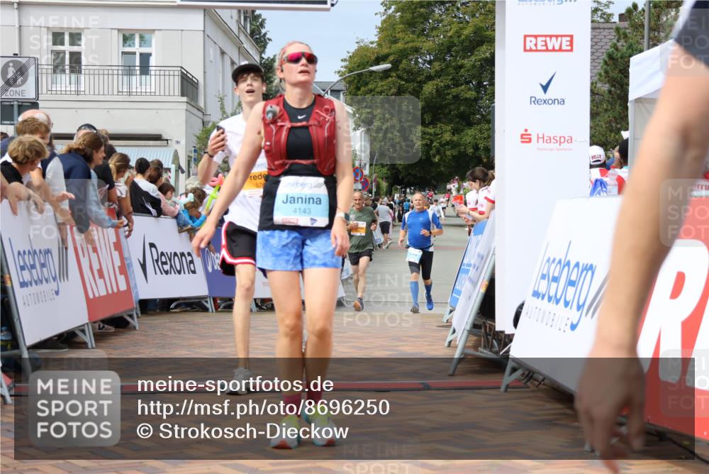 31.08.2025 - 21. Blankeneser Heldenlauf Strokosch-Dieckow http://msf.ph/oto/8696250 31.08.2025 12:27:43 Ziel 5121, 5403, 5564, 5742, 4143 meine-sportfotos.de