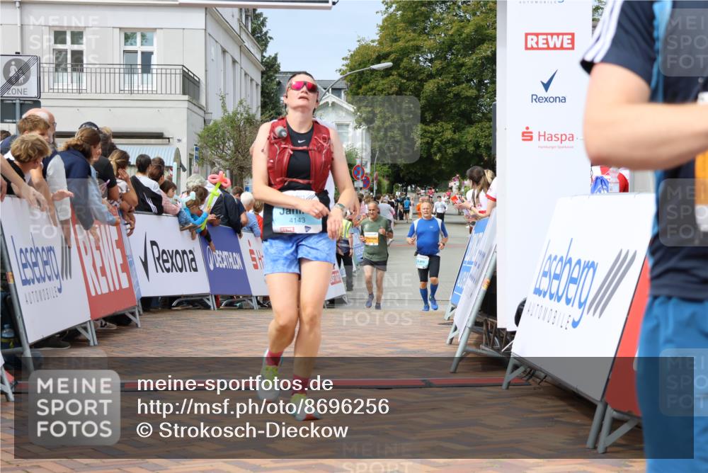 31.08.2025 - 21. Blankeneser Heldenlauf Strokosch-Dieckow http://msf.ph/oto/8696256 31.08.2025 12:27:43 Ziel 5121, 5403, 5564, 5742, 4143 meine-sportfotos.de