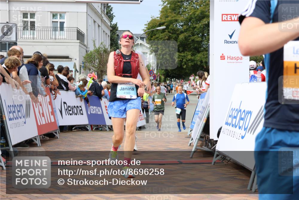 31.08.2025 - 21. Blankeneser Heldenlauf Strokosch-Dieckow http://msf.ph/oto/8696258 31.08.2025 12:27:42 Ziel 5121, 5403, 5564, 5742, 4143 meine-sportfotos.de