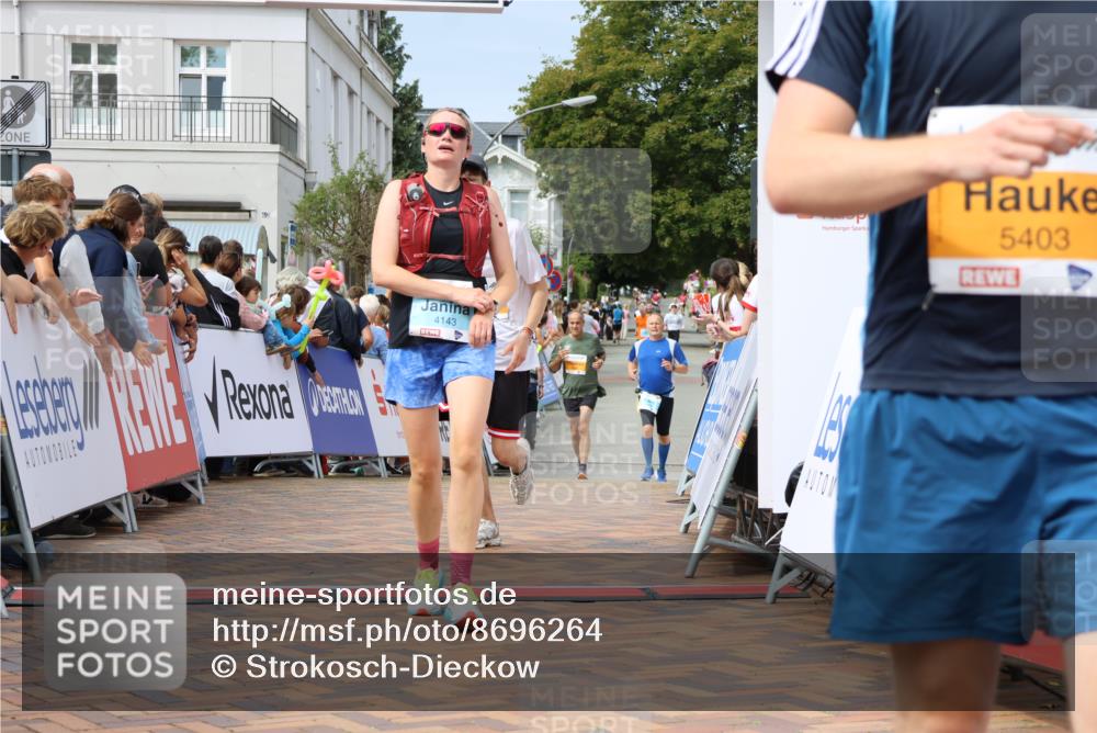31.08.2025 - 21. Blankeneser Heldenlauf Strokosch-Dieckow http://msf.ph/oto/8696264 31.08.2025 12:27:42 Ziel 5121, 5403, 5564, 5742, 4143 meine-sportfotos.de