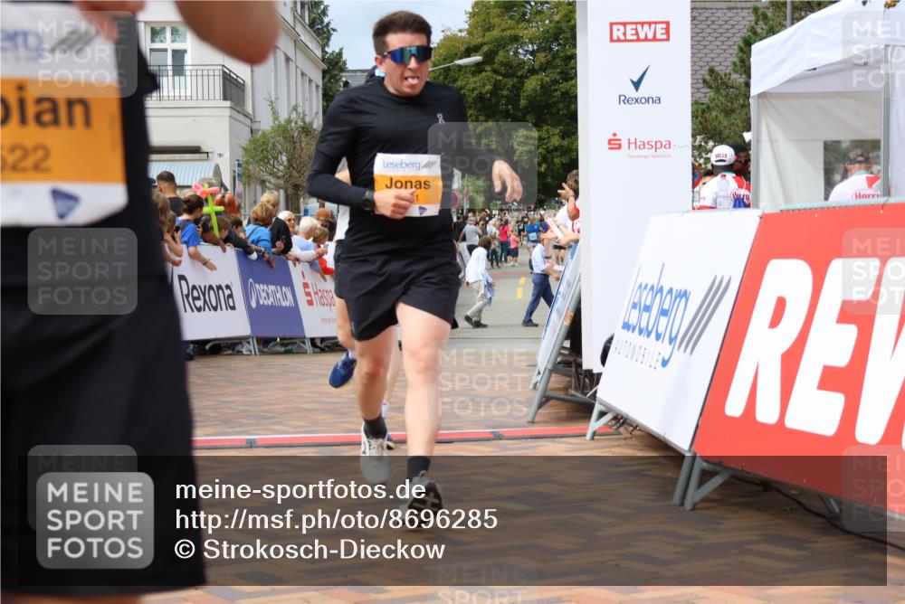 31.08.2025 - 21. Blankeneser Heldenlauf Strokosch-Dieckow http://msf.ph/oto/8696285 31.08.2025 12:22:42 Ziel 5556, 5521, 5471, 5828, 5522 meine-sportfotos.de