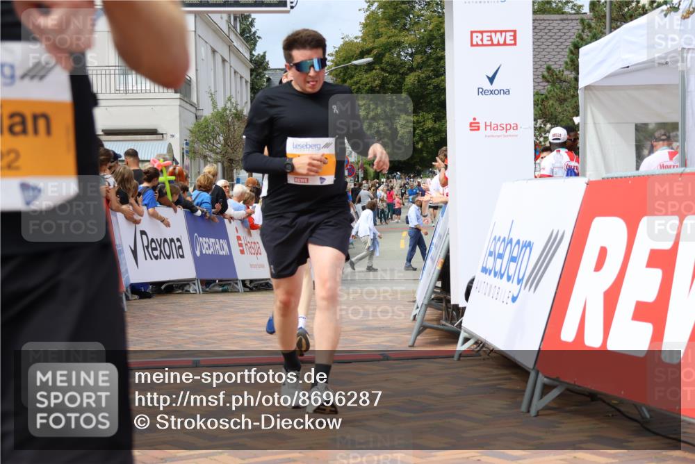 31.08.2025 - 21. Blankeneser Heldenlauf Strokosch-Dieckow http://msf.ph/oto/8696287 31.08.2025 12:22:42 Ziel 5556, 5521, 5471, 5828, 5522 meine-sportfotos.de