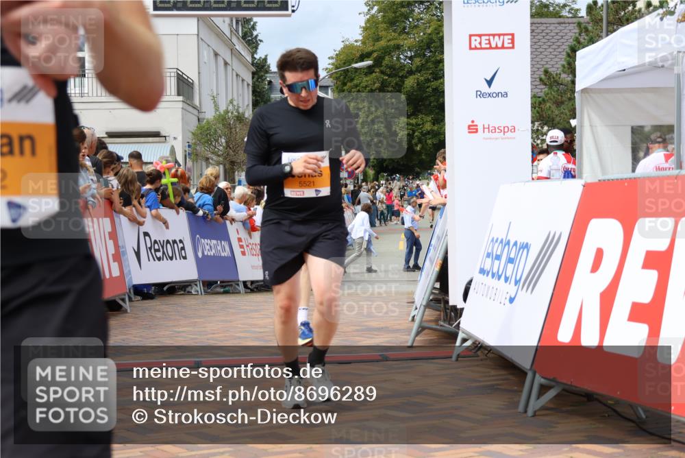 31.08.2025 - 21. Blankeneser Heldenlauf Strokosch-Dieckow http://msf.ph/oto/8696289 31.08.2025 12:22:42 Ziel 5556, 5521, 5471, 5828, 5522 meine-sportfotos.de