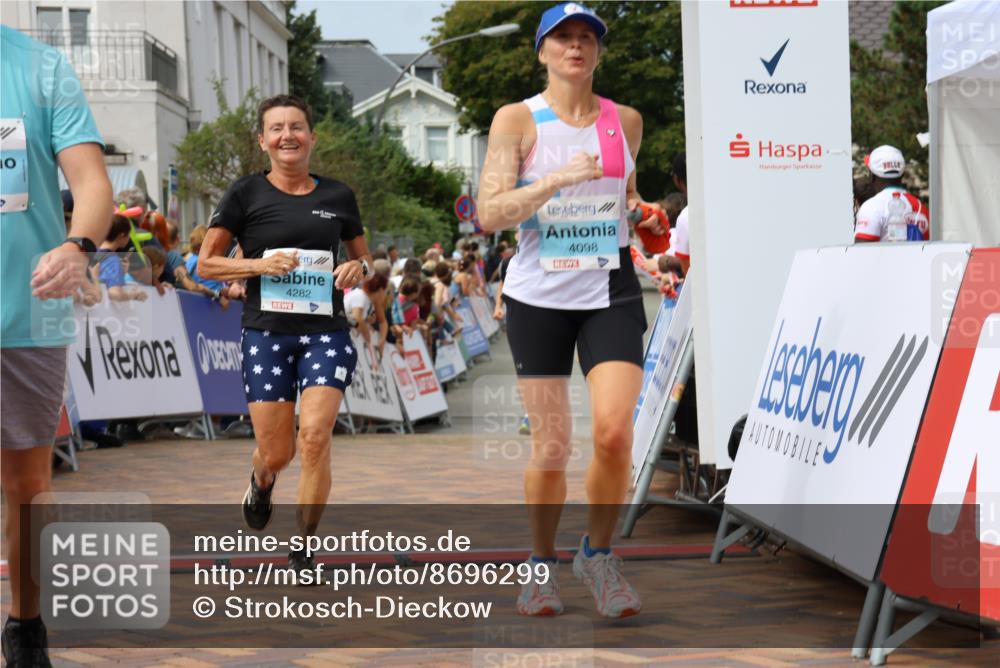31.08.2025 - 21. Blankeneser Heldenlauf Strokosch-Dieckow http://msf.ph/oto/8696299 31.08.2025 12:22:34 Ziel 5556, 5522, 4166, 4056, 4098, 4282 meine-sportfotos.de