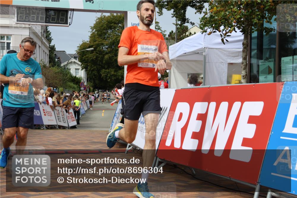 31.08.2025 - 21. Blankeneser Heldenlauf Strokosch-Dieckow http://msf.ph/oto/8696304 31.08.2025 12:27:16 Ziel 5580, 5568, 5758 meine-sportfotos.de