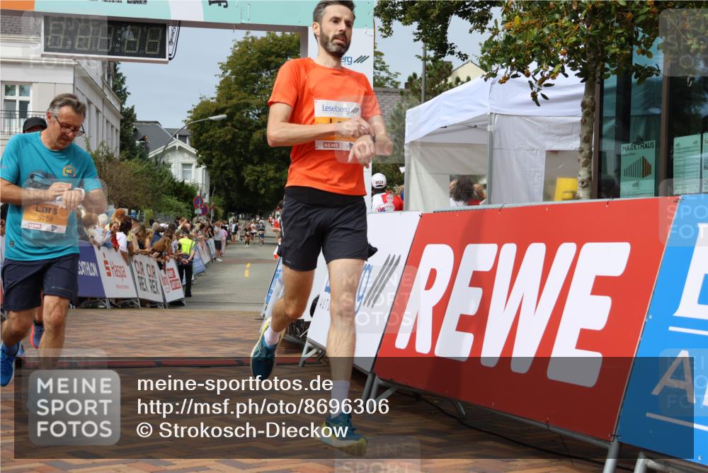 31.08.2025 - 21. Blankeneser Heldenlauf Strokosch-Dieckow http://msf.ph/oto/8696306 31.08.2025 12:27:16 Ziel 5580, 5568, 5758 meine-sportfotos.de
