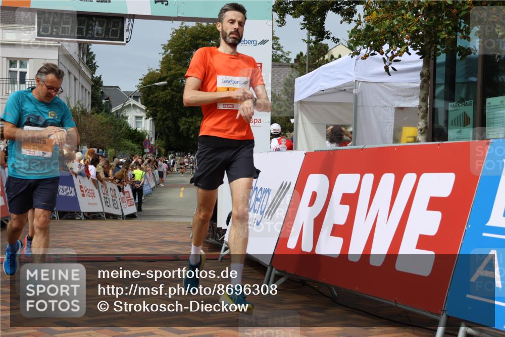 31.08.2025 - 21. Blankeneser Heldenlauf Strokosch-Dieckow http://msf.ph/oto/8696308 31.08.2025 12:27:16 Ziel 5580, 5568, 5758 meine-sportfotos.de