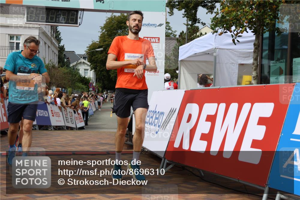 31.08.2025 - 21. Blankeneser Heldenlauf Strokosch-Dieckow http://msf.ph/oto/8696310 31.08.2025 12:27:16 Ziel 5580, 5568, 5758 meine-sportfotos.de