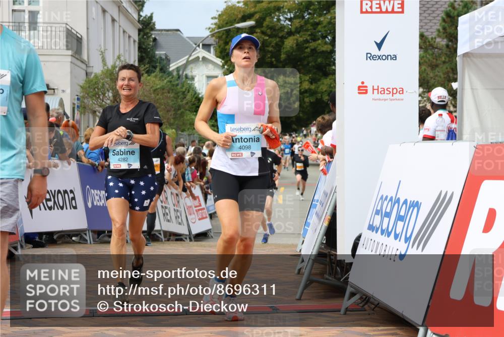 31.08.2025 - 21. Blankeneser Heldenlauf Strokosch-Dieckow http://msf.ph/oto/8696311 31.08.2025 12:22:33 Ziel 5556, 5522, 4166, 4056, 4098, 4282 meine-sportfotos.de