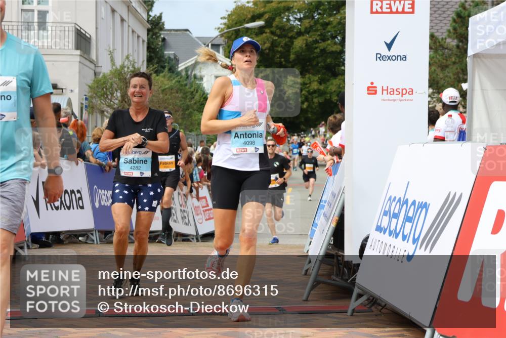 31.08.2025 - 21. Blankeneser Heldenlauf Strokosch-Dieckow http://msf.ph/oto/8696315 31.08.2025 12:22:33 Ziel 5556, 5522, 4166, 4056, 4098, 4282 meine-sportfotos.de