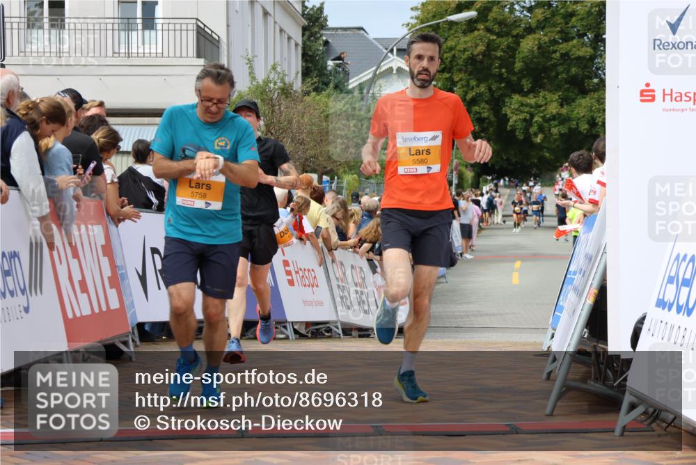 31.08.2025 - 21. Blankeneser Heldenlauf Strokosch-Dieckow http://msf.ph/oto/8696318 31.08.2025 12:27:15 Ziel 5580, 5568, 5758 meine-sportfotos.de