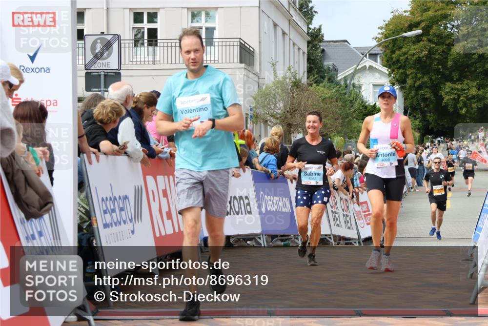 31.08.2025 - 21. Blankeneser Heldenlauf Strokosch-Dieckow http://msf.ph/oto/8696319 31.08.2025 12:22:32 Ziel 5556, 5522, 4166, 4056, 4098, 4282 meine-sportfotos.de