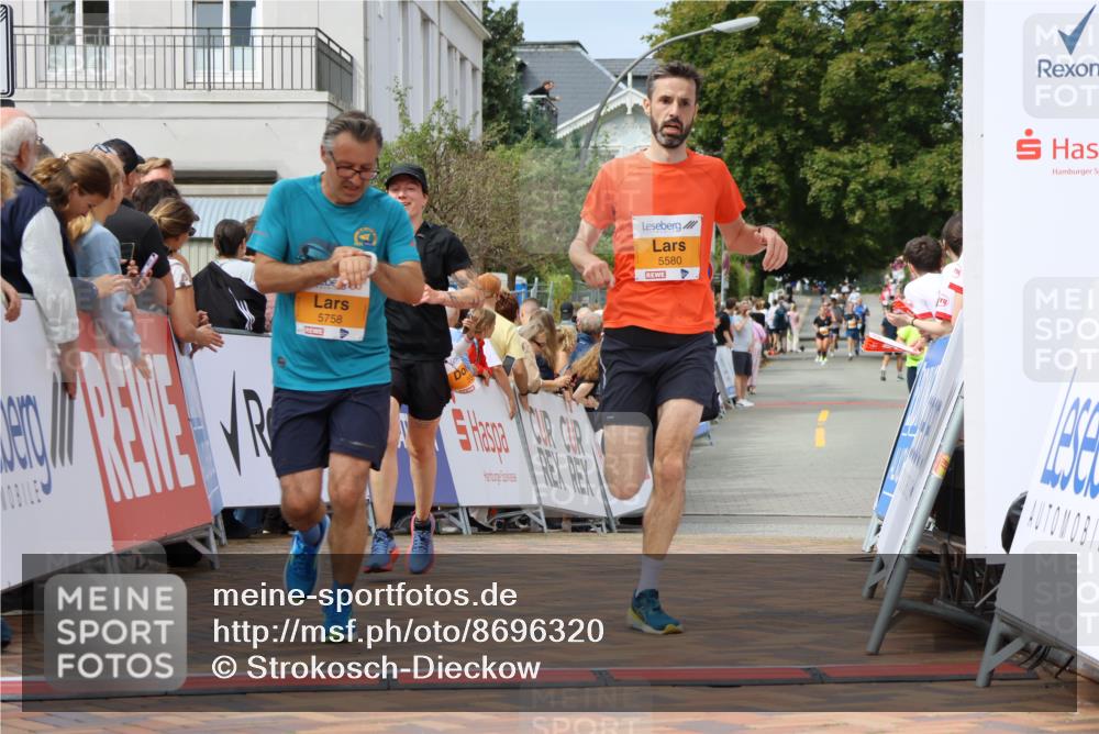 31.08.2025 - 21. Blankeneser Heldenlauf Strokosch-Dieckow http://msf.ph/oto/8696320 31.08.2025 12:27:15 Ziel 5580, 5568, 5758 meine-sportfotos.de