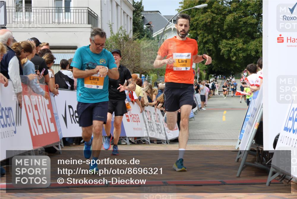 31.08.2025 - 21. Blankeneser Heldenlauf Strokosch-Dieckow http://msf.ph/oto/8696321 31.08.2025 12:27:15 Ziel 5580, 5568, 5758 meine-sportfotos.de