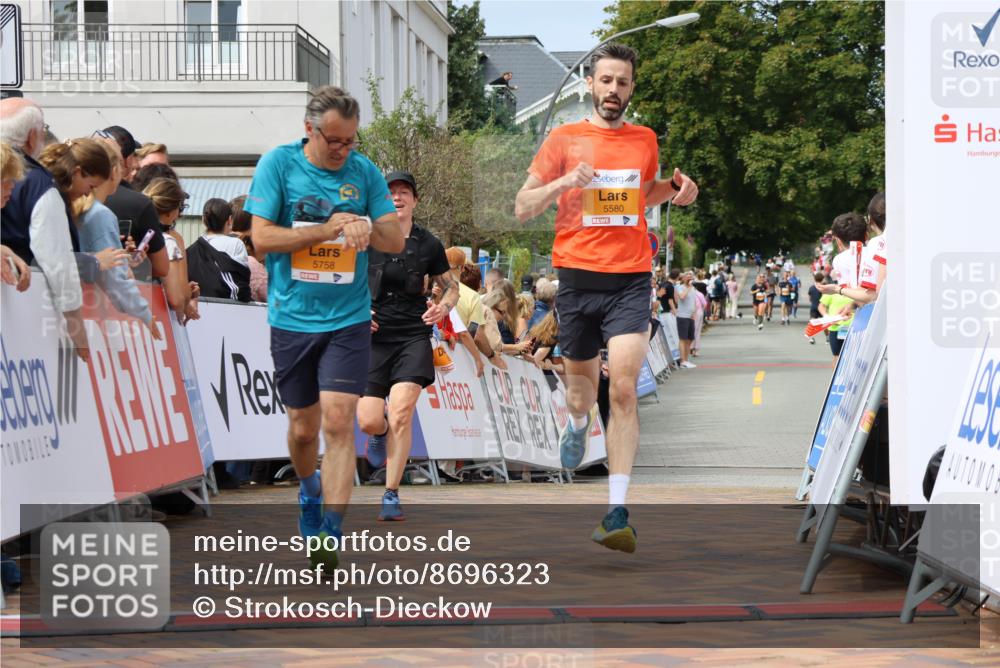 31.08.2025 - 21. Blankeneser Heldenlauf Strokosch-Dieckow http://msf.ph/oto/8696323 31.08.2025 12:27:15 Ziel 5580, 5568, 5758 meine-sportfotos.de