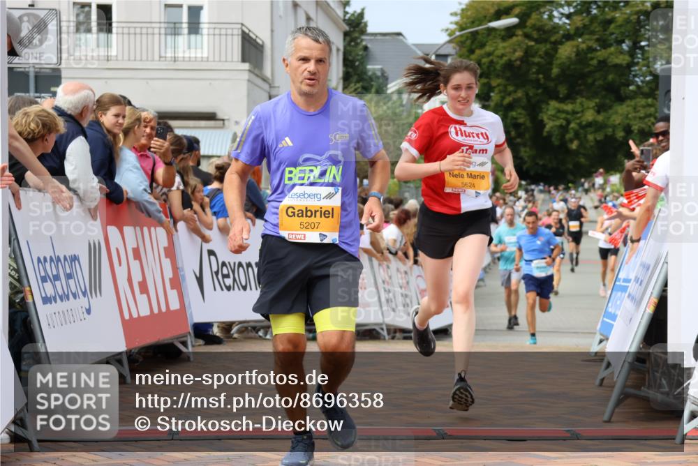 31.08.2025 - 21. Blankeneser Heldenlauf Strokosch-Dieckow http://msf.ph/oto/8696358 31.08.2025 12:22:24 Ziel 5624, 5207, 4056, 4178 meine-sportfotos.de