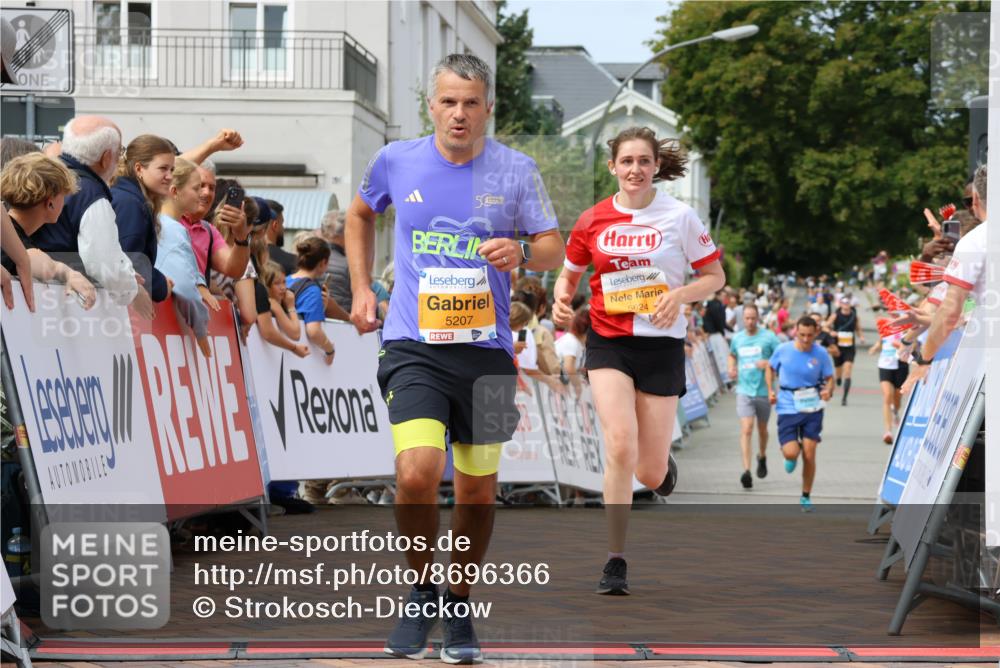 31.08.2025 - 21. Blankeneser Heldenlauf Strokosch-Dieckow http://msf.ph/oto/8696366 31.08.2025 12:22:23 Ziel 5624, 5207, 4178 meine-sportfotos.de