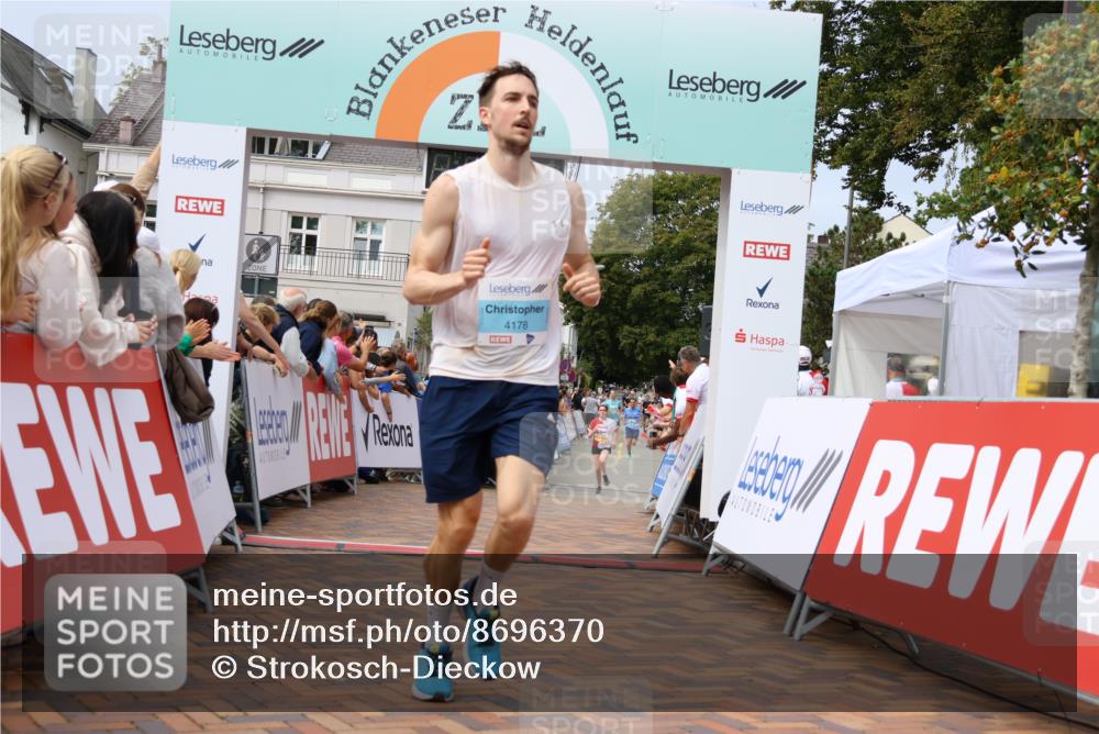 31.08.2025 - 21. Blankeneser Heldenlauf Strokosch-Dieckow http://msf.ph/oto/8696370 31.08.2025 12:22:19 Ziel 5624, 5207, 4178 meine-sportfotos.de