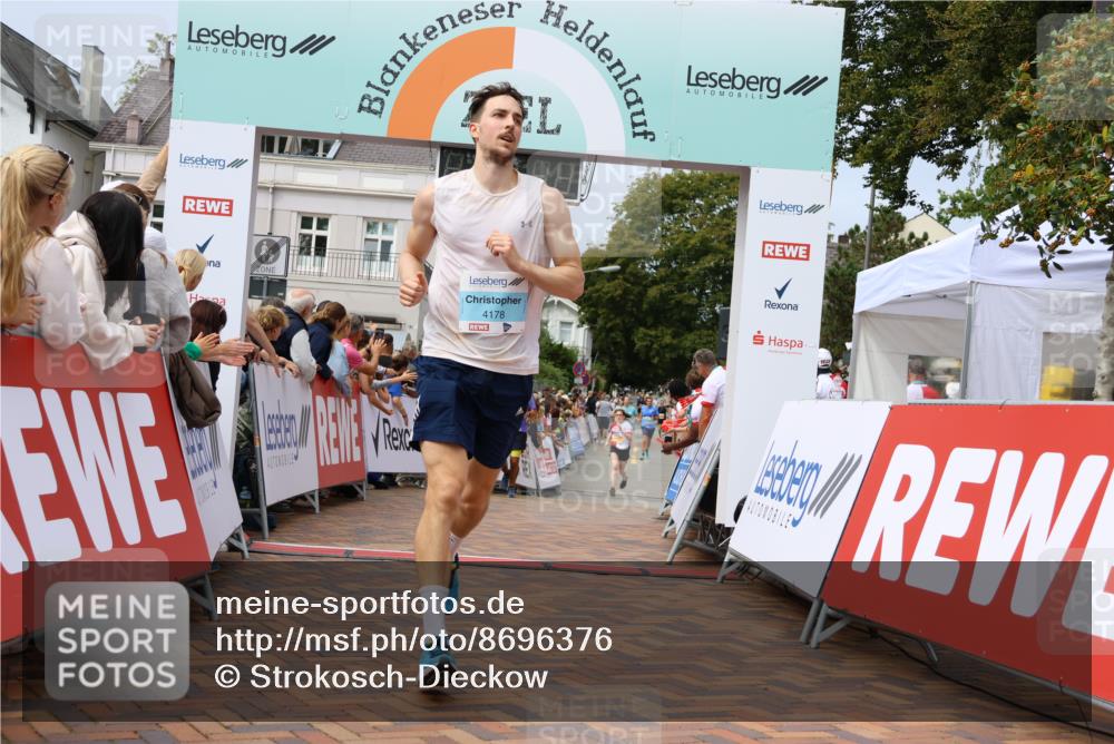 31.08.2025 - 21. Blankeneser Heldenlauf Strokosch-Dieckow http://msf.ph/oto/8696376 31.08.2025 12:22:19 Ziel 5624, 5207, 4178 meine-sportfotos.de