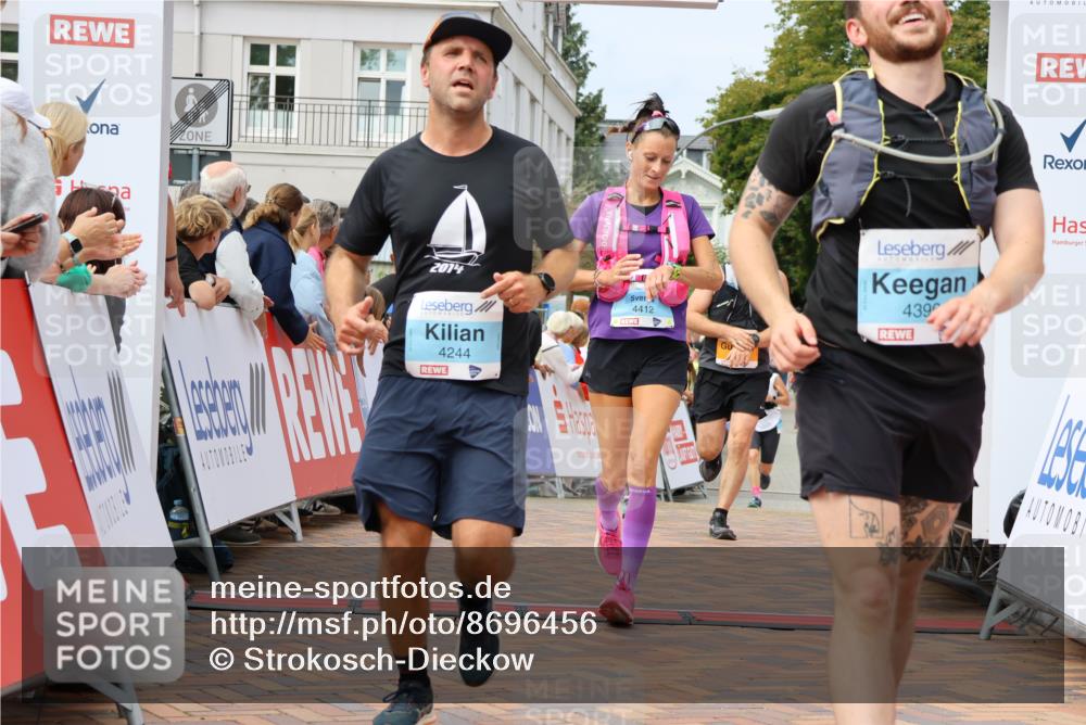 31.08.2025 - 21. Blankeneser Heldenlauf Strokosch-Dieckow http://msf.ph/oto/8696456 31.08.2025 12:21:56 Ziel 5003, 4244, 4396, 4412, 4034, 4281, 4309 meine-sportfotos.de