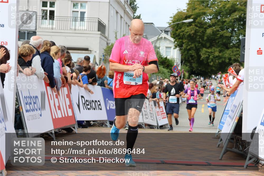 31.08.2025 - 21. Blankeneser Heldenlauf Strokosch-Dieckow http://msf.ph/oto/8696484 31.08.2025 12:21:52 Ziel 4244, 4396, 4412, 4308, 4034 meine-sportfotos.de