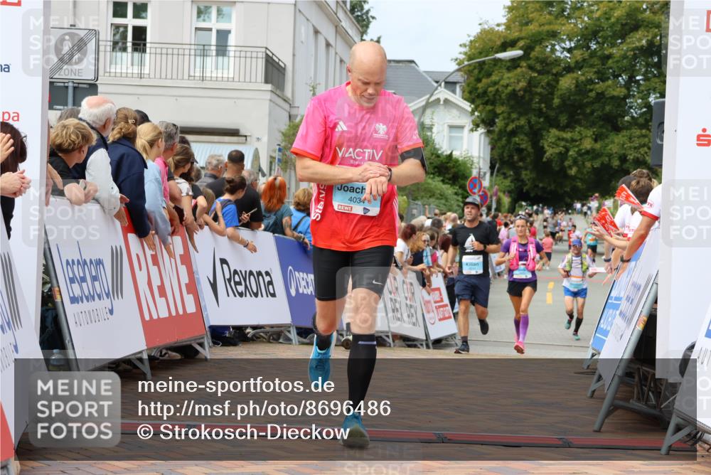 31.08.2025 - 21. Blankeneser Heldenlauf Strokosch-Dieckow http://msf.ph/oto/8696486 31.08.2025 12:21:52 Ziel 4244, 4396, 4412, 4308, 4034 meine-sportfotos.de