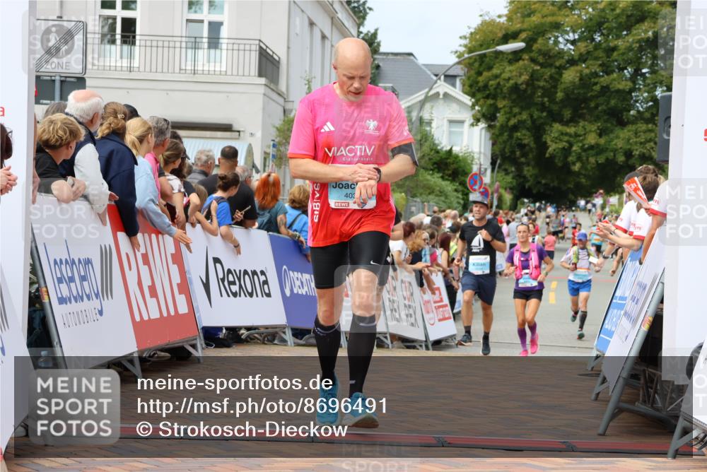 31.08.2025 - 21. Blankeneser Heldenlauf Strokosch-Dieckow http://msf.ph/oto/8696491 31.08.2025 12:21:51 Ziel 4244, 4396, 4412, 4308, 4034 meine-sportfotos.de