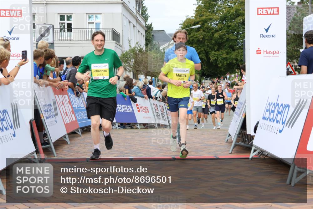 31.08.2025 - 21. Blankeneser Heldenlauf Strokosch-Dieckow http://msf.ph/oto/8696501 31.08.2025 10:34:35 Ziel 2110, 2424, 2668, 2669, 2667, 2090, 2083 meine-sportfotos.de