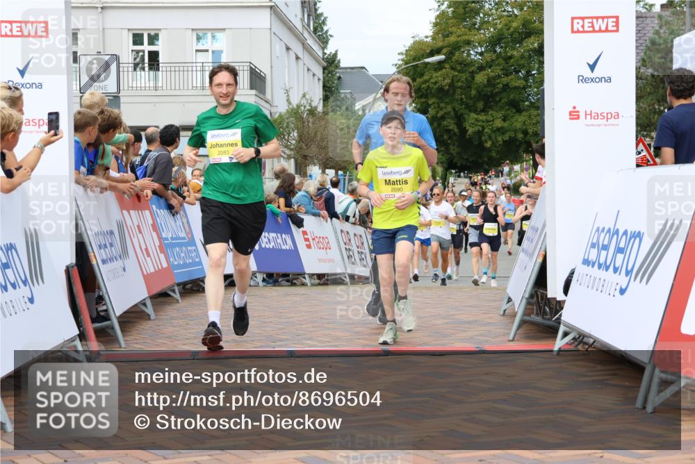 31.08.2025 - 21. Blankeneser Heldenlauf Strokosch-Dieckow http://msf.ph/oto/8696504 31.08.2025 10:34:34 Ziel 2110, 2668, 2090, 2083 meine-sportfotos.de