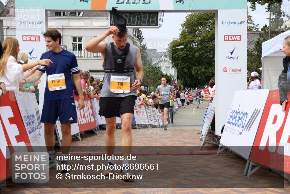 31.08.2025 - 21. Blankeneser Heldenlauf Strokosch-Dieckow http://msf.ph/oto/8696561 31.08.2025 12:21:24 Ziel 5277, 5746, 4337, 4142 meine-sportfotos.de