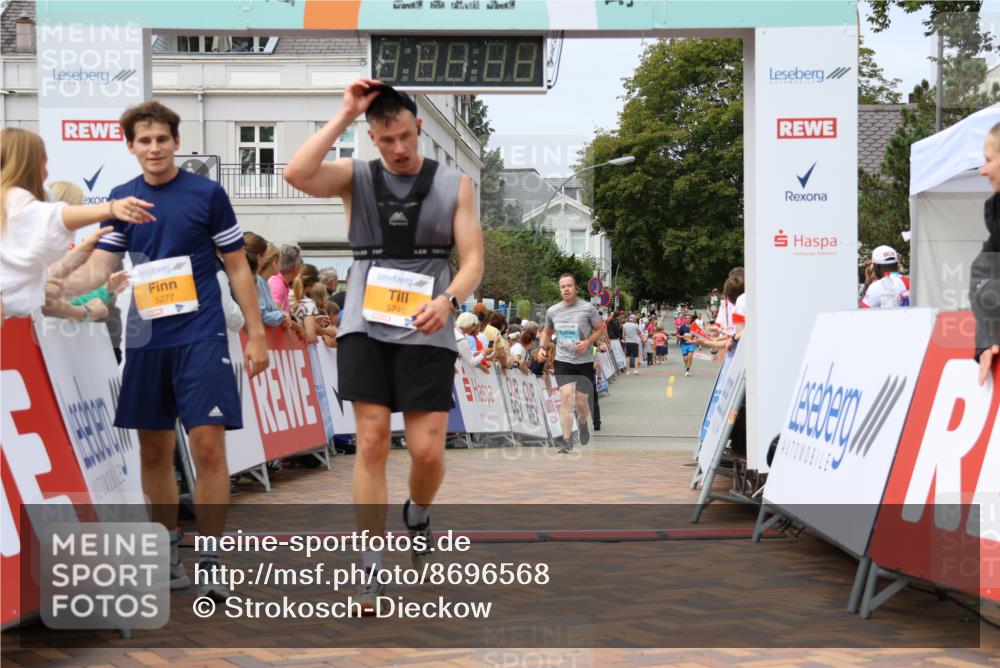 31.08.2025 - 21. Blankeneser Heldenlauf Strokosch-Dieckow http://msf.ph/oto/8696568 31.08.2025 12:21:24 Ziel 5277, 5746, 4337, 4142 meine-sportfotos.de