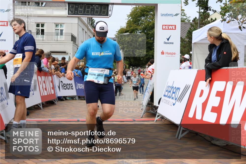 31.08.2025 - 21. Blankeneser Heldenlauf Strokosch-Dieckow http://msf.ph/oto/8696579 31.08.2025 12:21:21 Ziel 5277, 5746, 4337 meine-sportfotos.de