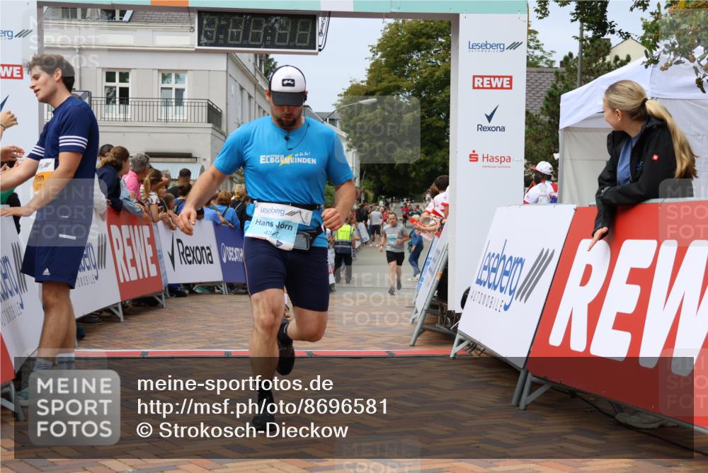 31.08.2025 - 21. Blankeneser Heldenlauf Strokosch-Dieckow http://msf.ph/oto/8696581 31.08.2025 12:21:21 Ziel 5277, 5746, 4337 meine-sportfotos.de